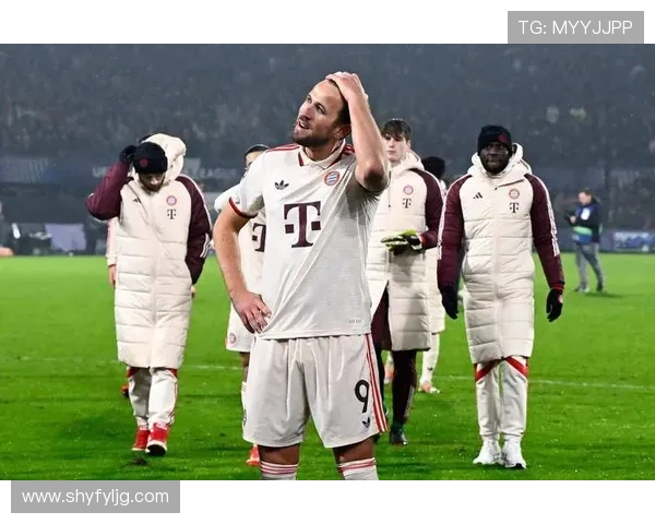 拜仁派球探考察费耶诺德19岁右后卫雷德引发关注