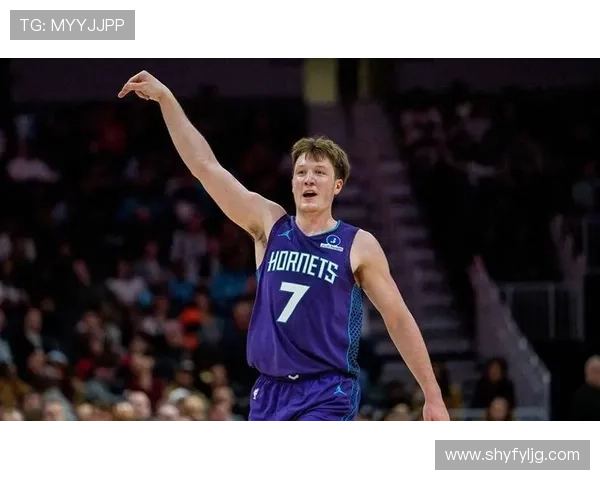 克尼佩尔表现出色4号秀三分球5投全中助球队赢得胜利